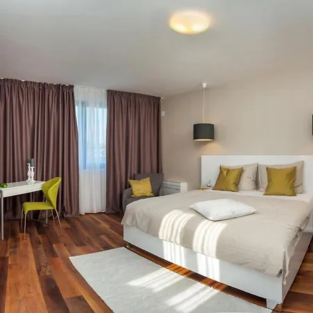 Seafront Deluxe Jevan 6 Beautiful Bedrooms Private Pool *