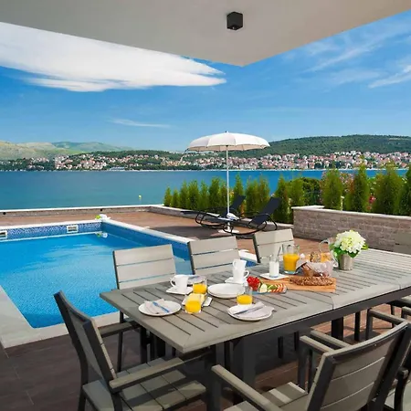 Seafront Deluxe Jevan 6 Beautiful Bedrooms Private Pool Вілла *