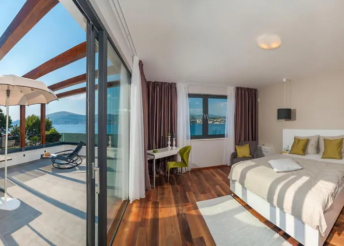 Willa Seafront Deluxe Jevan 6 Beautiful Bedrooms Private Pool Trogir