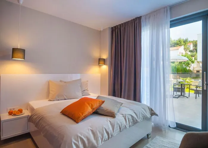 Seafront Deluxe Jevan 6 Beautiful Bedrooms Private Pool * Trogir