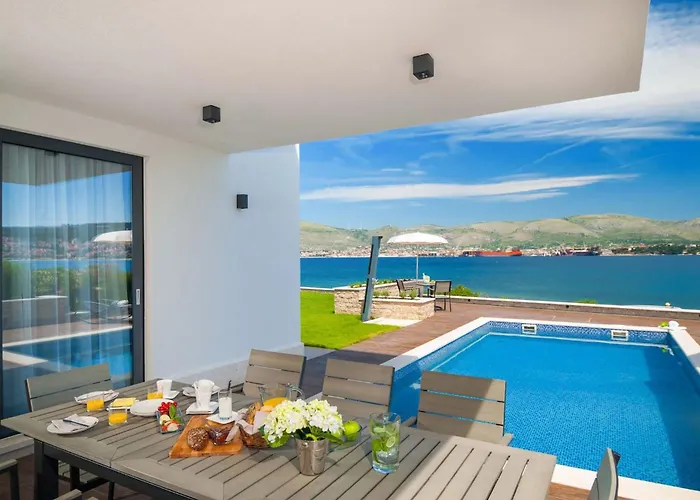 Seafront Deluxe Jevan 6 Beautiful Bedrooms Private Pool