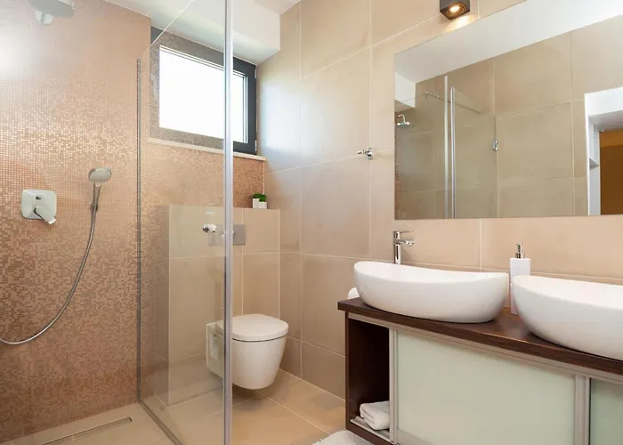 Seafront Deluxe Jevan 6 Beautiful Bedrooms Private Pool Willa Trogir