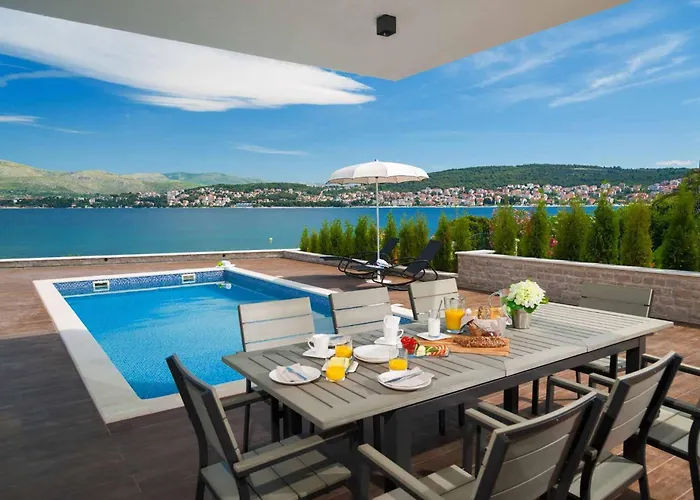 Seafront Deluxe Jevan 6 Beautiful Bedrooms Private Pool Villa *