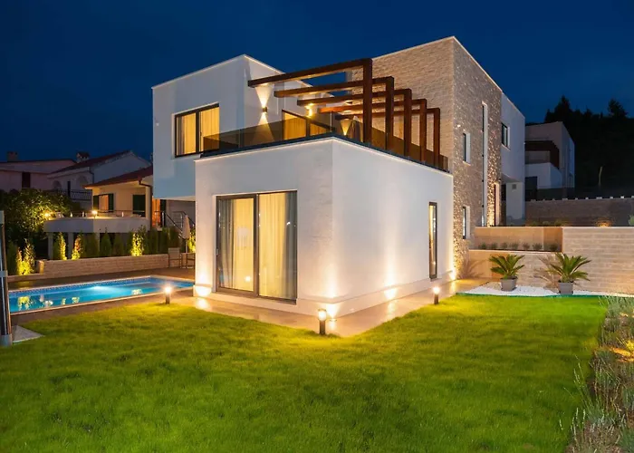 Seafront Deluxe Jevan 6 Beautiful Bedrooms Private Pool * Trogir