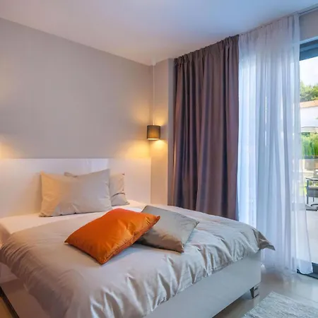 Villa Deluxe 1 6 Beautiful Bedrooms - Sea Front Private Pools - Sauna *