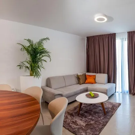 Vila Seafront Deluxe Jevan 6 Beautiful Bedrooms Private Pool