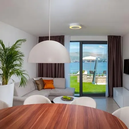 Seafront Deluxe Jevan 6 Beautiful Bedrooms Private Pool Vila Trogir
