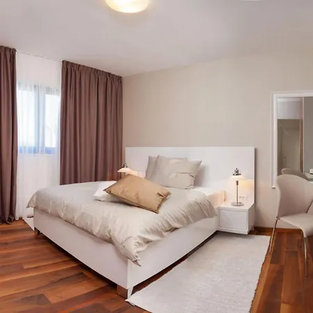 Seafront Deluxe Jevan 6 Beautiful Bedrooms Private Pool *