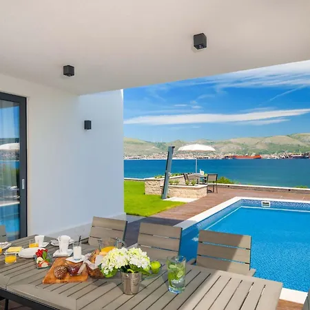 Seafront Deluxe Jevan 6 Beautiful Bedrooms Private Pool