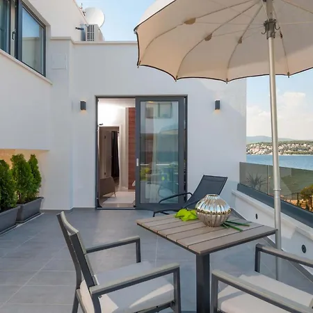 Seafront Deluxe Jevan 6 Beautiful Bedrooms Private Pool فيلة