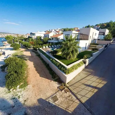 Seafront Deluxe Jevan 6 Beautiful Bedrooms Private Pool فيلة *