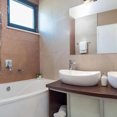 Seafront Deluxe Jevan 6 Beautiful Bedrooms Private Pool * Trogir