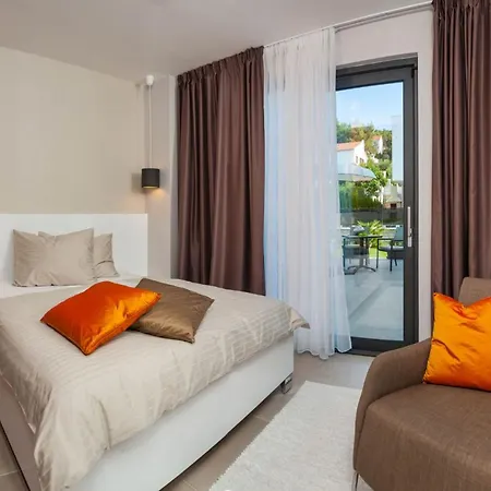 Seafront Deluxe Jevan 6 Beautiful Bedrooms Private Pool فيلة