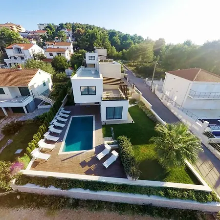 Βίλα Seafront Deluxe Jevan 6 Beautiful Bedrooms Private Pool