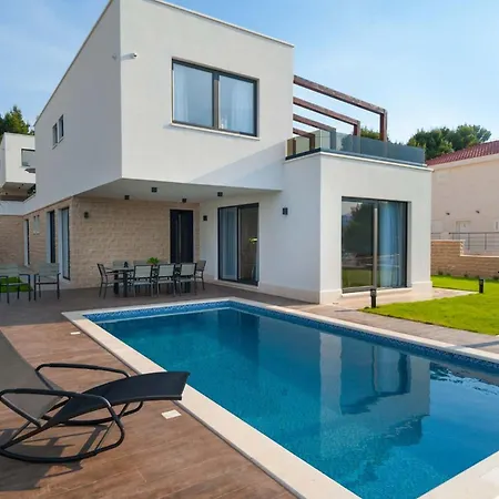 Vila Seafront Deluxe Jevan 6 Beautiful Bedrooms Private Pool *