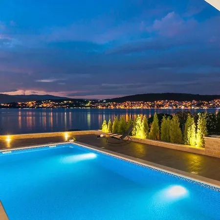 Vila Seafront Deluxe Jevan 6 Beautiful Bedrooms Private Pool Trogir