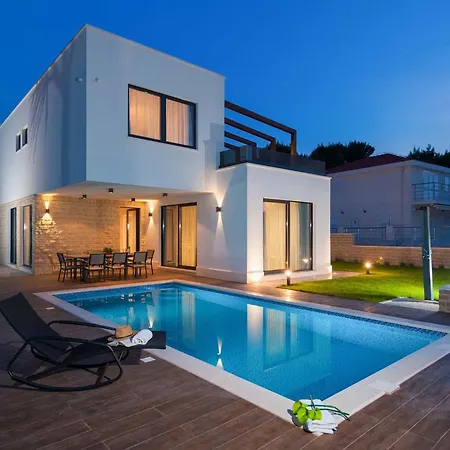 Seafront Deluxe Jevan 6 Beautiful Bedrooms Private Pool Trogir