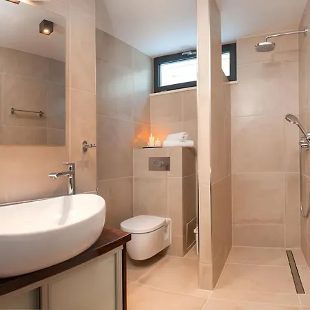 Seafront Deluxe Jevan 6 Beautiful Bedrooms Private Pool