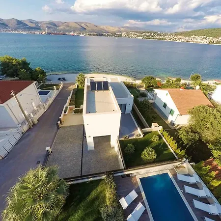 Seafront Deluxe Jevan 6 Beautiful Bedrooms Private Pool Vila