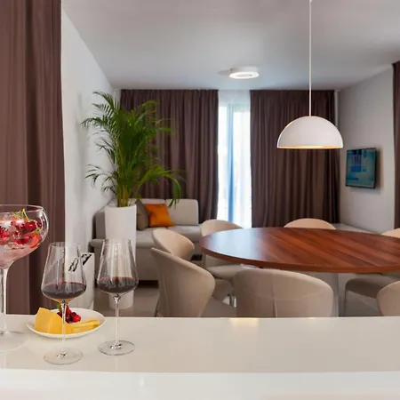 Seafront Deluxe Jevan 6 Beautiful Bedrooms Private Pool *