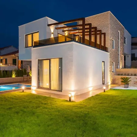 Seafront Deluxe Jevan 6 Beautiful Bedrooms Private Pool * Trogir
