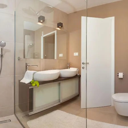 Seafront Deluxe Jevan 6 Beautiful Bedrooms Private Pool