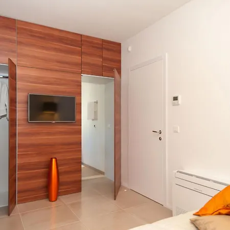 Seafront Deluxe Jevan 6 Beautiful Bedrooms Private Pool Vila *