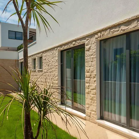 Vila Seafront Deluxe Jevan 6 Beautiful Bedrooms Private Pool Trogir