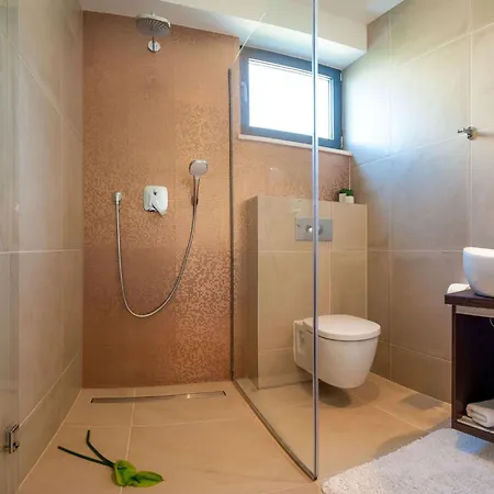 Seafront Deluxe Jevan 6 Beautiful Bedrooms Private Pool *
