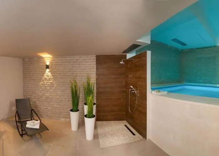 Seafront Deluxe Jevan 6 Beautiful Bedrooms Private Pool