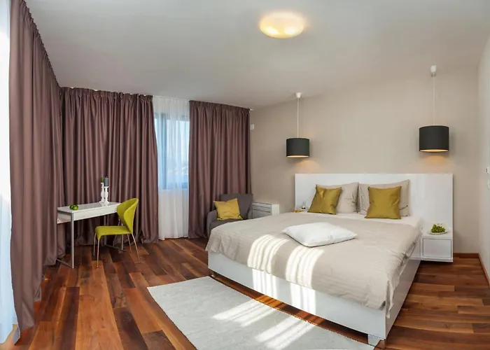 Seafront Deluxe Jevan 6 Beautiful Bedrooms Private Pool *