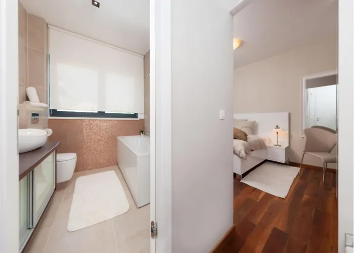 Seafront Deluxe Jevan 6 Beautiful Bedrooms Private Pool *