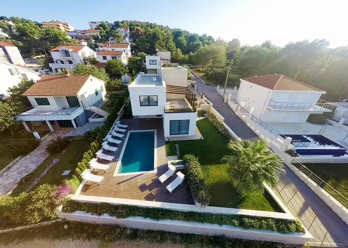 Βίλα Seafront Deluxe Jevan 6 Beautiful Bedrooms Private Pool