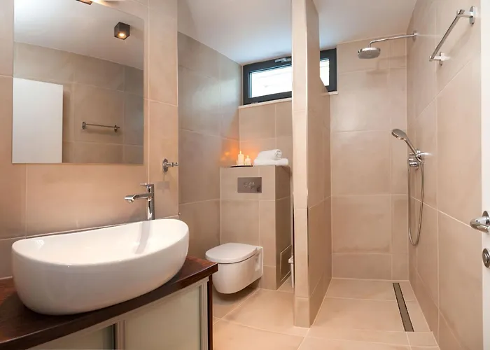 Seafront Deluxe Jevan 6 Beautiful Bedrooms Private Pool