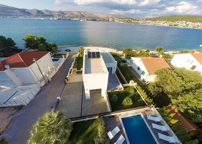 Seafront Deluxe Jevan 6 Beautiful Bedrooms Private Pool 别墅