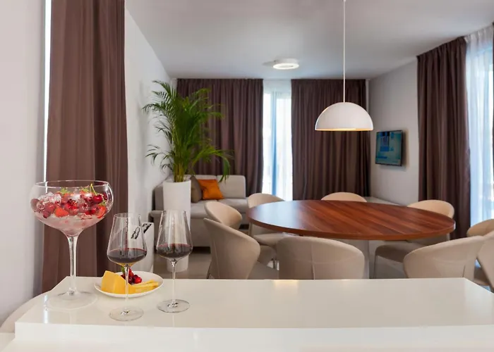 Seafront Deluxe Jevan 6 Beautiful Bedrooms Private Pool *