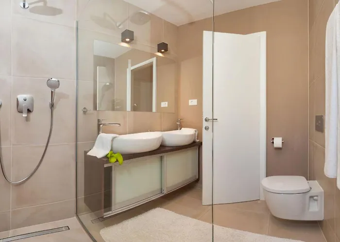 Seafront Deluxe Jevan 6 Beautiful Bedrooms Private Pool