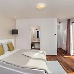 빌라 Seafront Deluxe Jevan 6 Beautiful Bedrooms Private Pool 트로기르