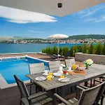 Seafront Deluxe Jevan 6 Beautiful Bedrooms Private Pool 빌라 *